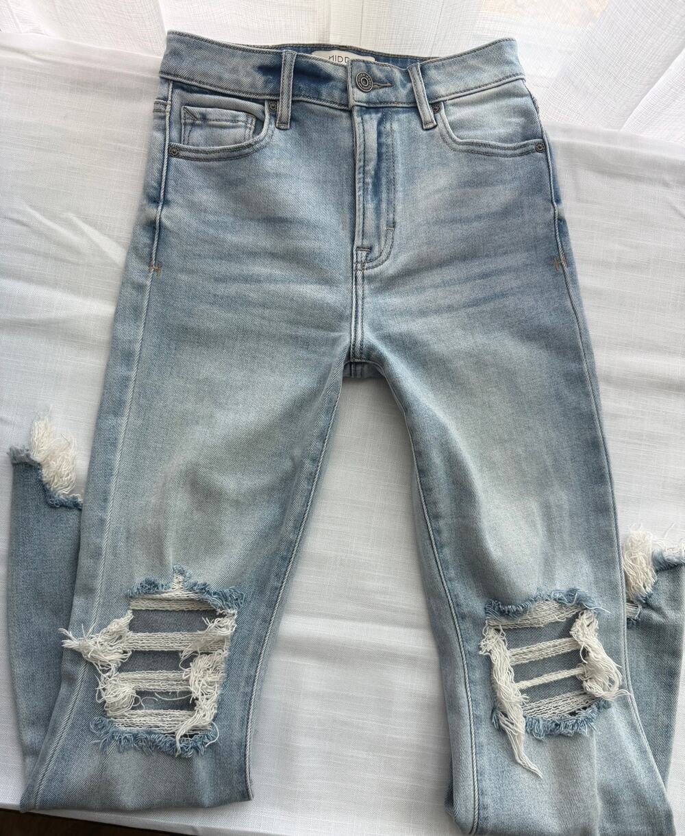 Hidden Jeans Light Wash Size 24